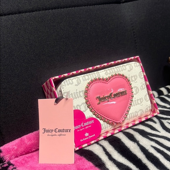 Juicy Couture Pink Heart Wallet - Picture 3 of 9